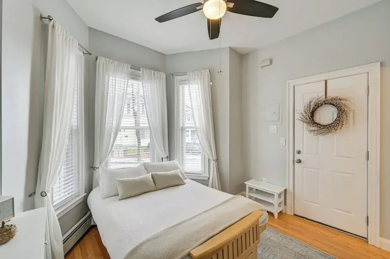 Cozy Somerville Studio: 2 Mi To Boston, Walk To T!