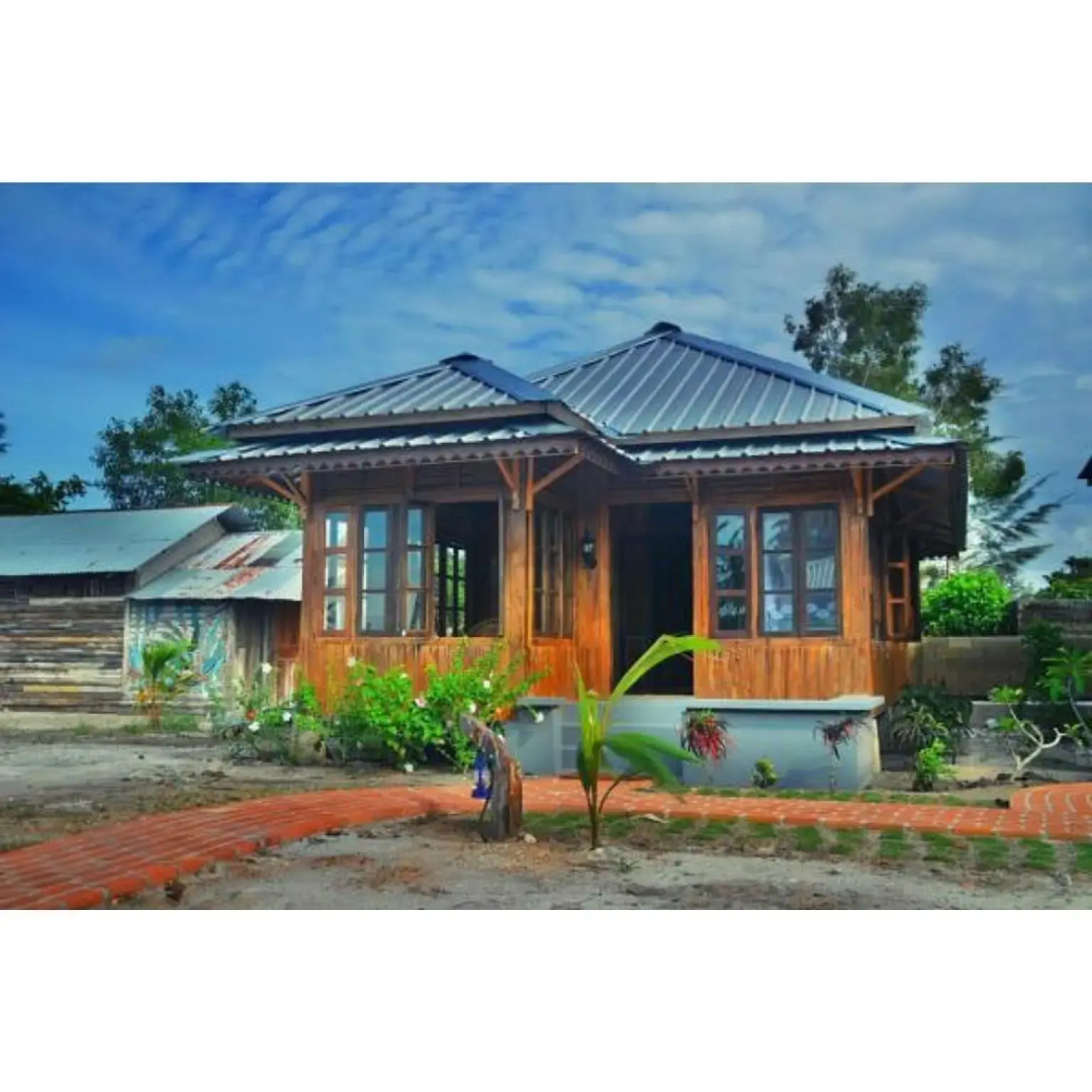 Rock and Wreck Dive Resort