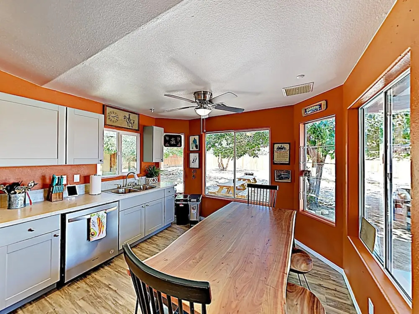 Rawhide Ranch - Walk To Pappy And Harriet's With Hot Tub! 3 Bedroom Home by RedAwning