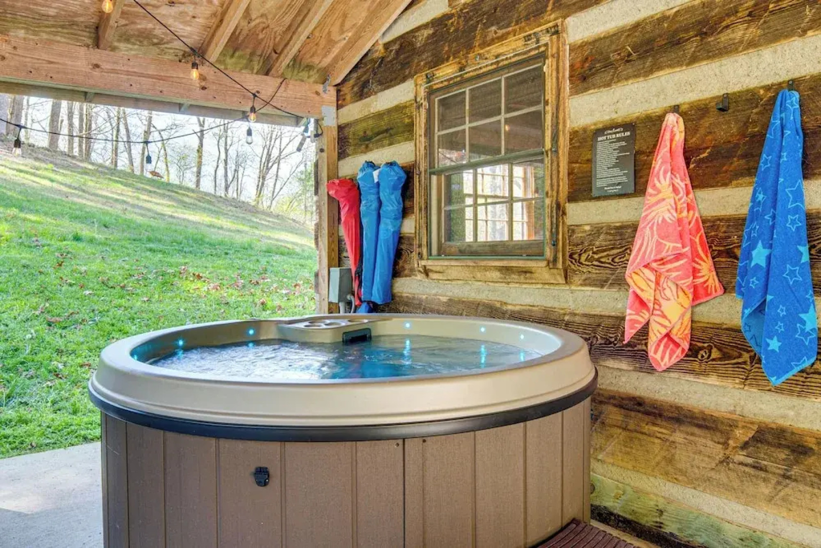 Hot Tub, Fire Pit & Creek Access: Whittier Cabin!
