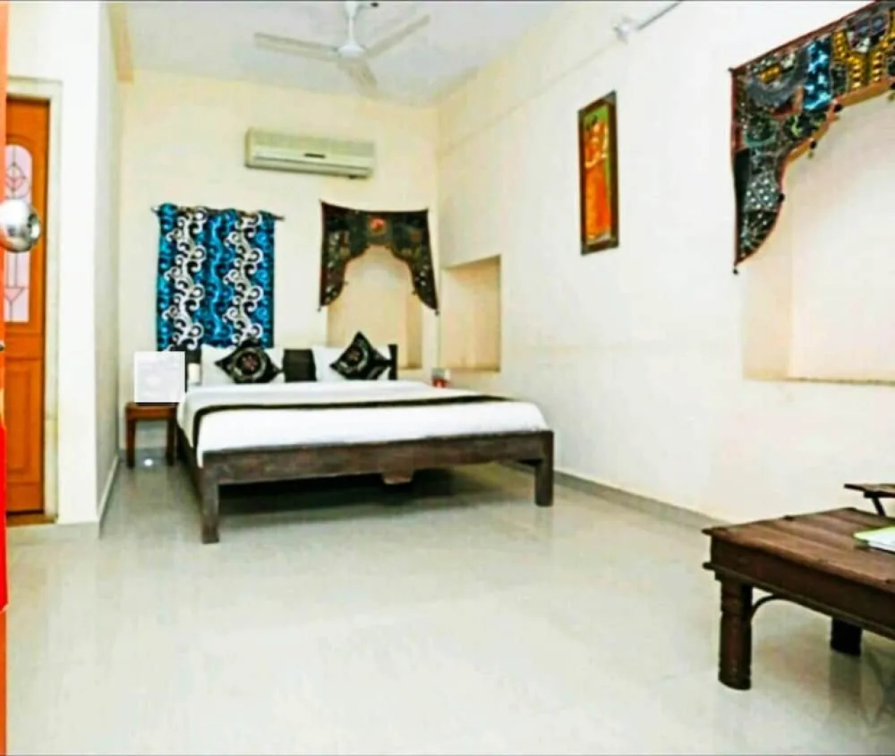 Hotel Heera Court