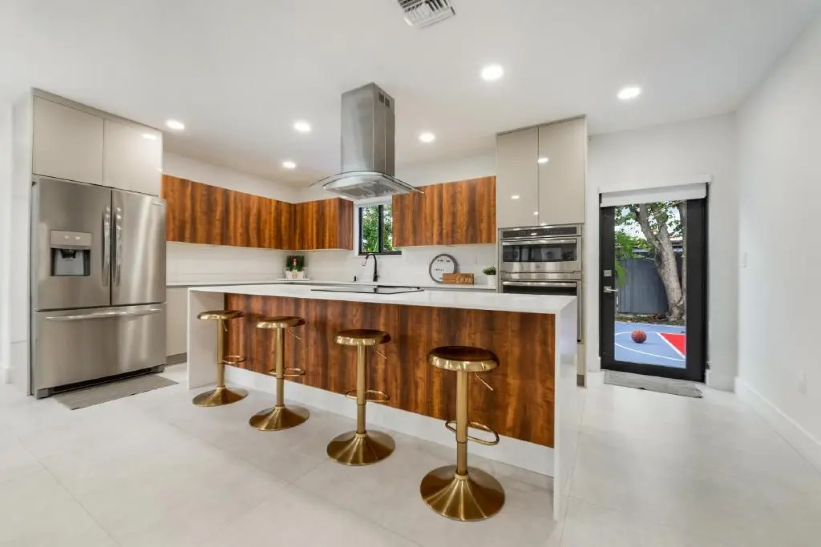 Lux House w/Heated Pool,Jacuzzi ,Basketball Court