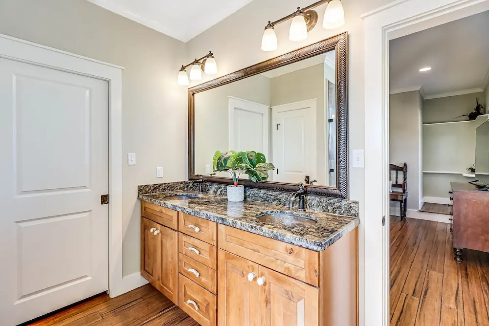 The James Pearl 4 Bedroom Home by RedAwning