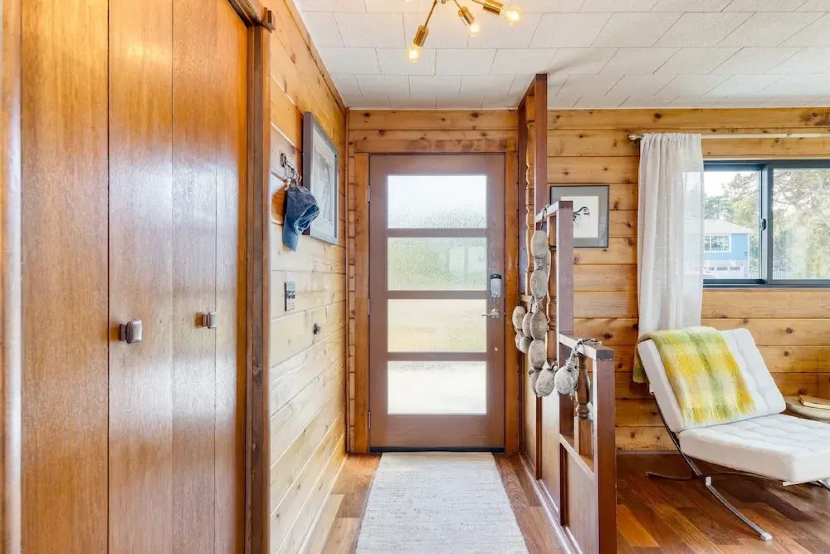 Vintage Beach House by Avantstay Waterfront Home