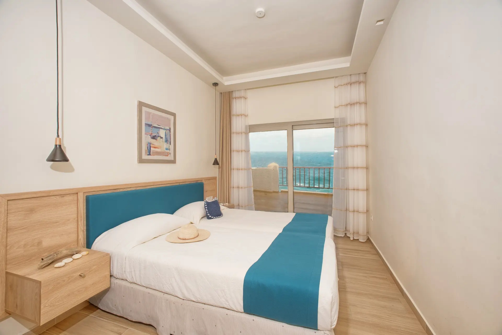 Cavos Bay Hotel and Studios