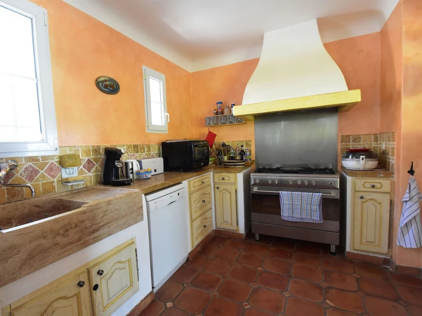 Stunning Villa Near Regusse With Private Swimming Pool