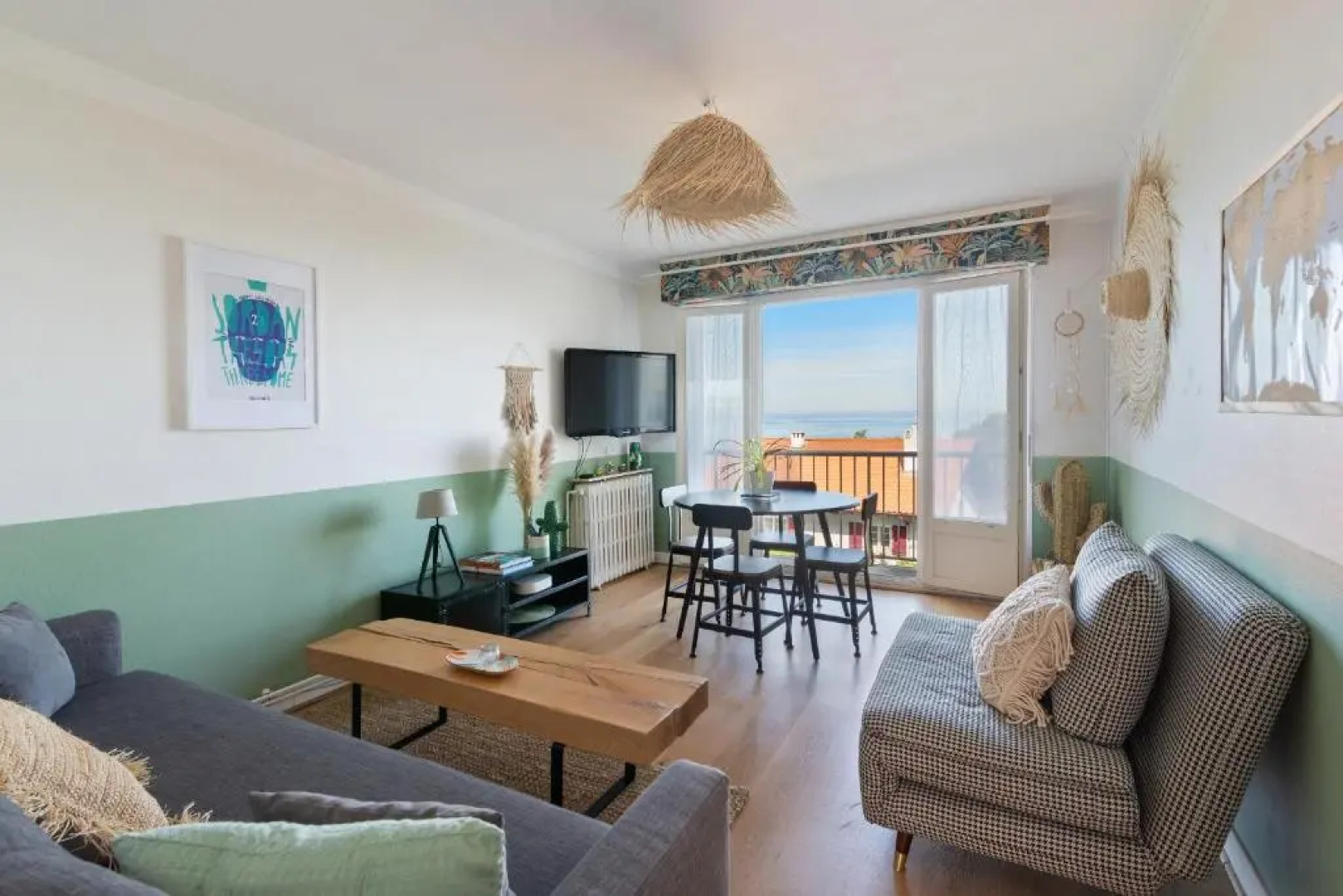 Beach house! Vue océan et montagnes. Plage centre.