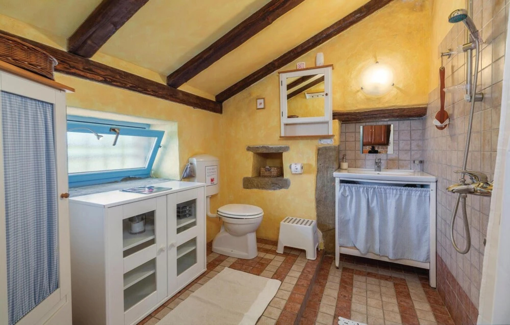 Stunning Home in Groznjan With Wifi and 3 Bedrooms