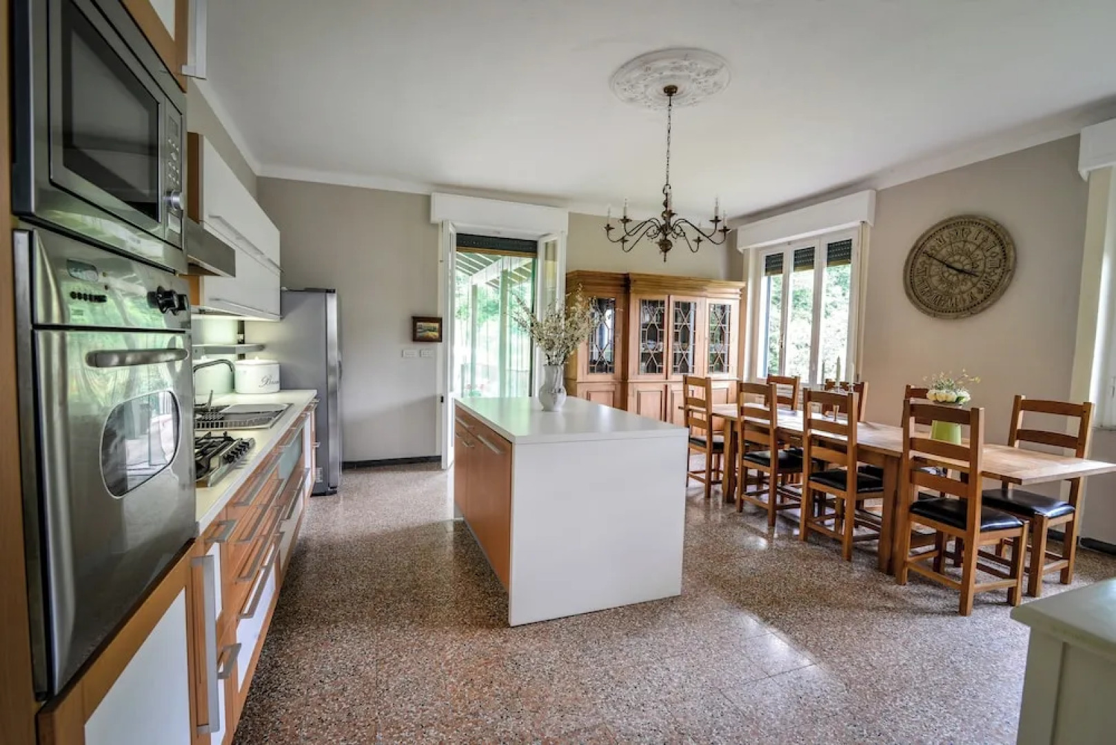 Villa 3 Bed 4 Bath Sleeps 8 Pool Hot tub Air Con