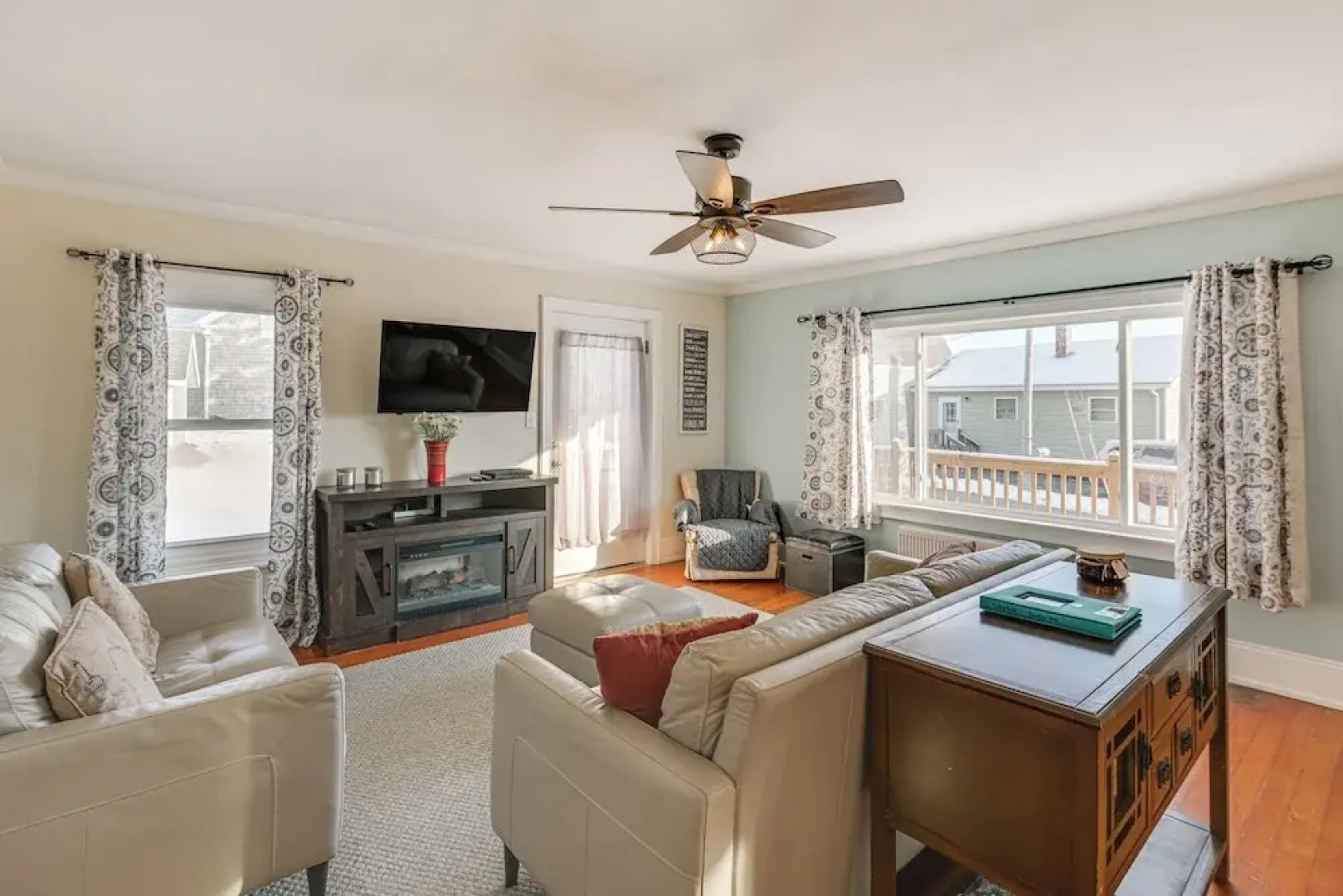 Close to Dtwn Bangor: Inviting Maine Home