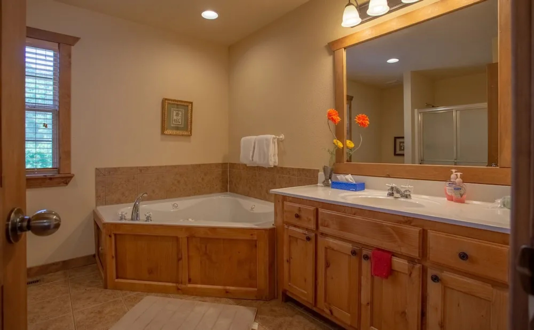 Dakota Lodge 2 Bedroom Home by RedAwning