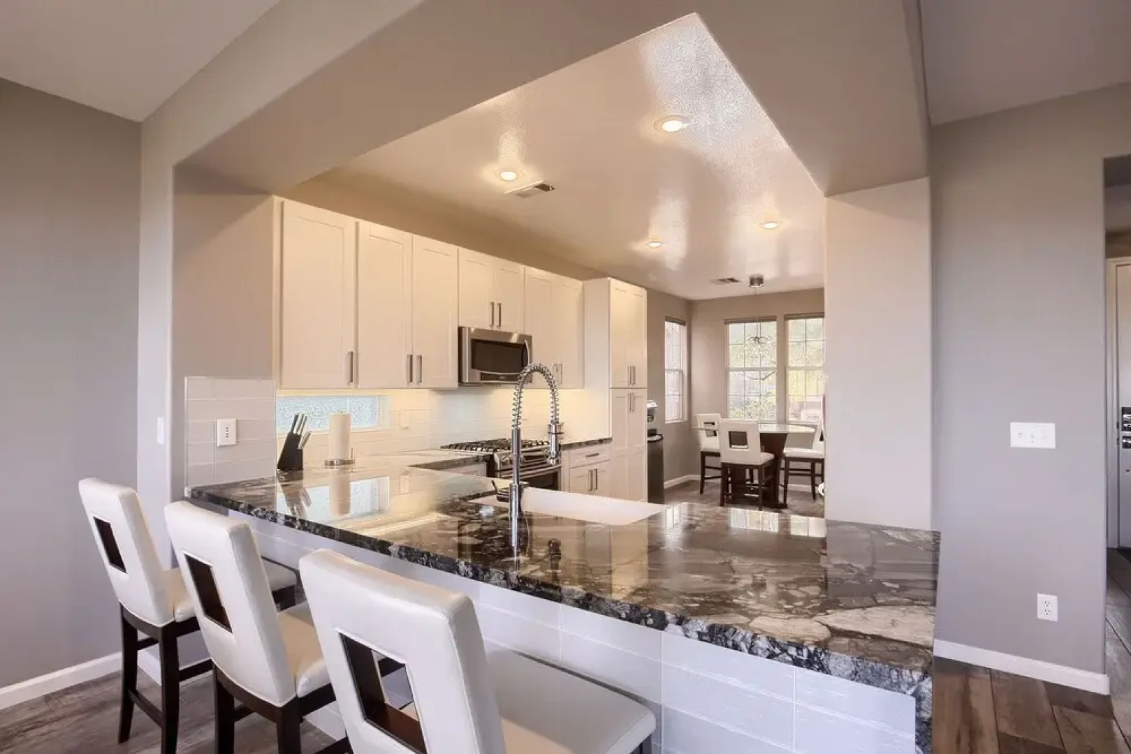 Nevada Elegance Newly Upgraded, 20 min From Strip!