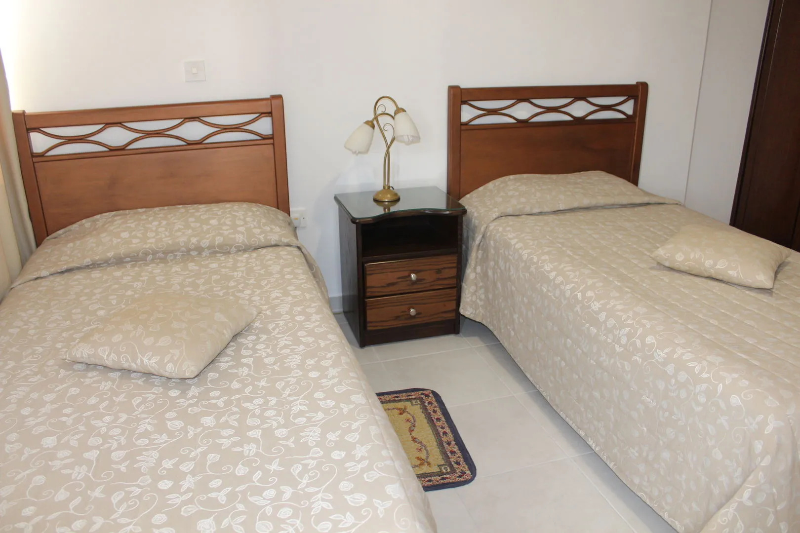 Petsas Apartments & Tavern