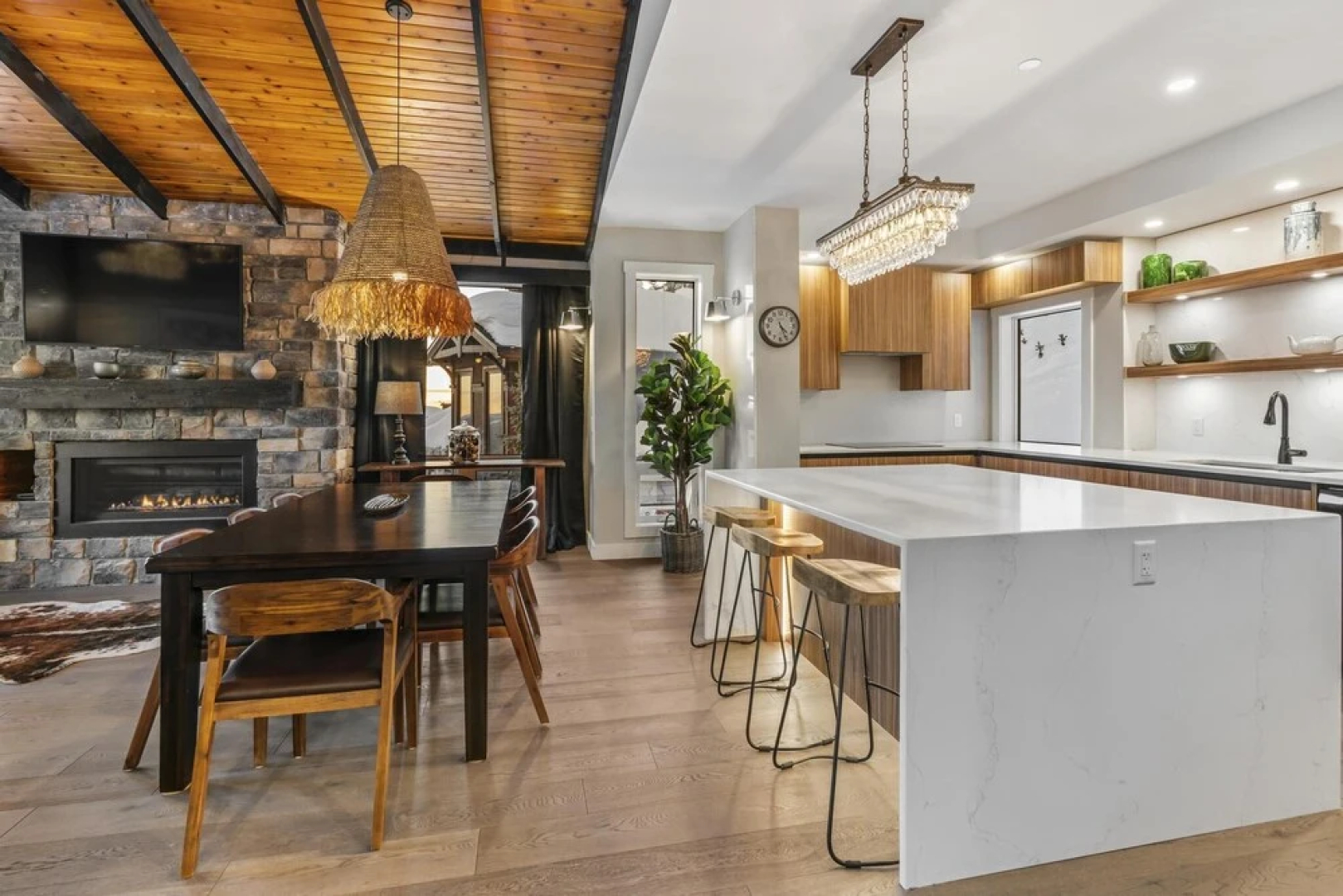 Chalet Monashee-brand New High End W/amazing Views