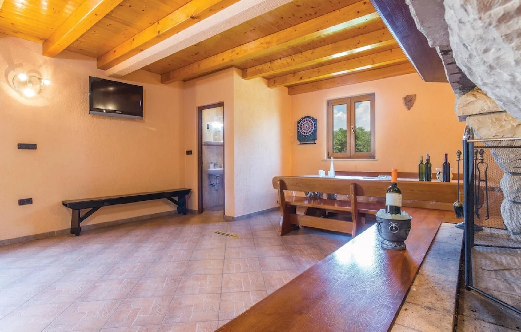 Awesome Home in Sumber With Sauna, Wifi and 7 Bedrooms