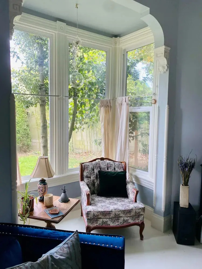 Victorian on Garden Best Location in Town