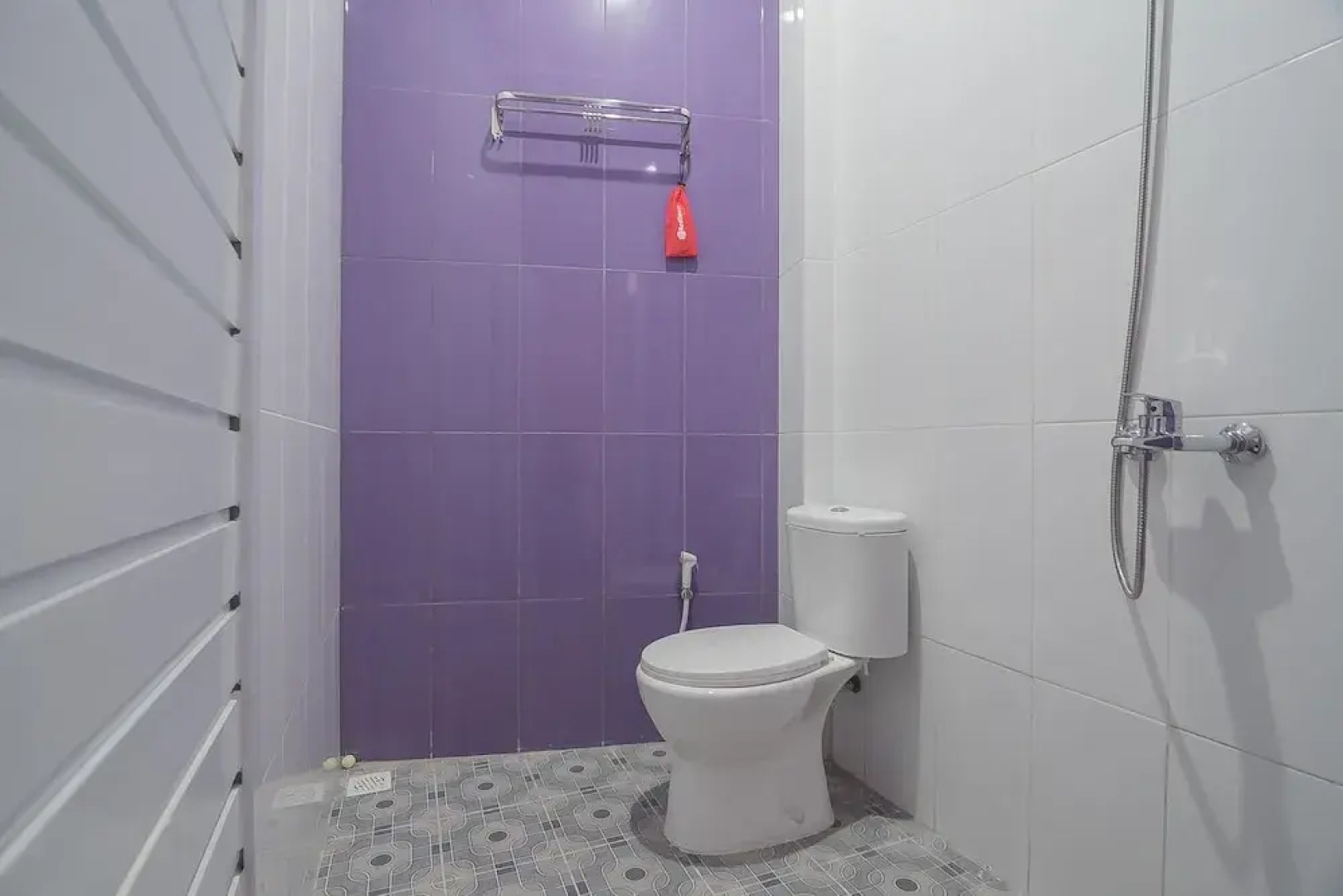 RedDoorz @ Gatot Subroto Street Bandung 2