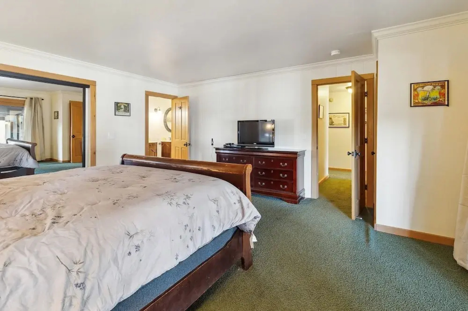 Dos Pinos - Spacious Lakefront Cabin w/ Game Room by Yosemite Region Resorts