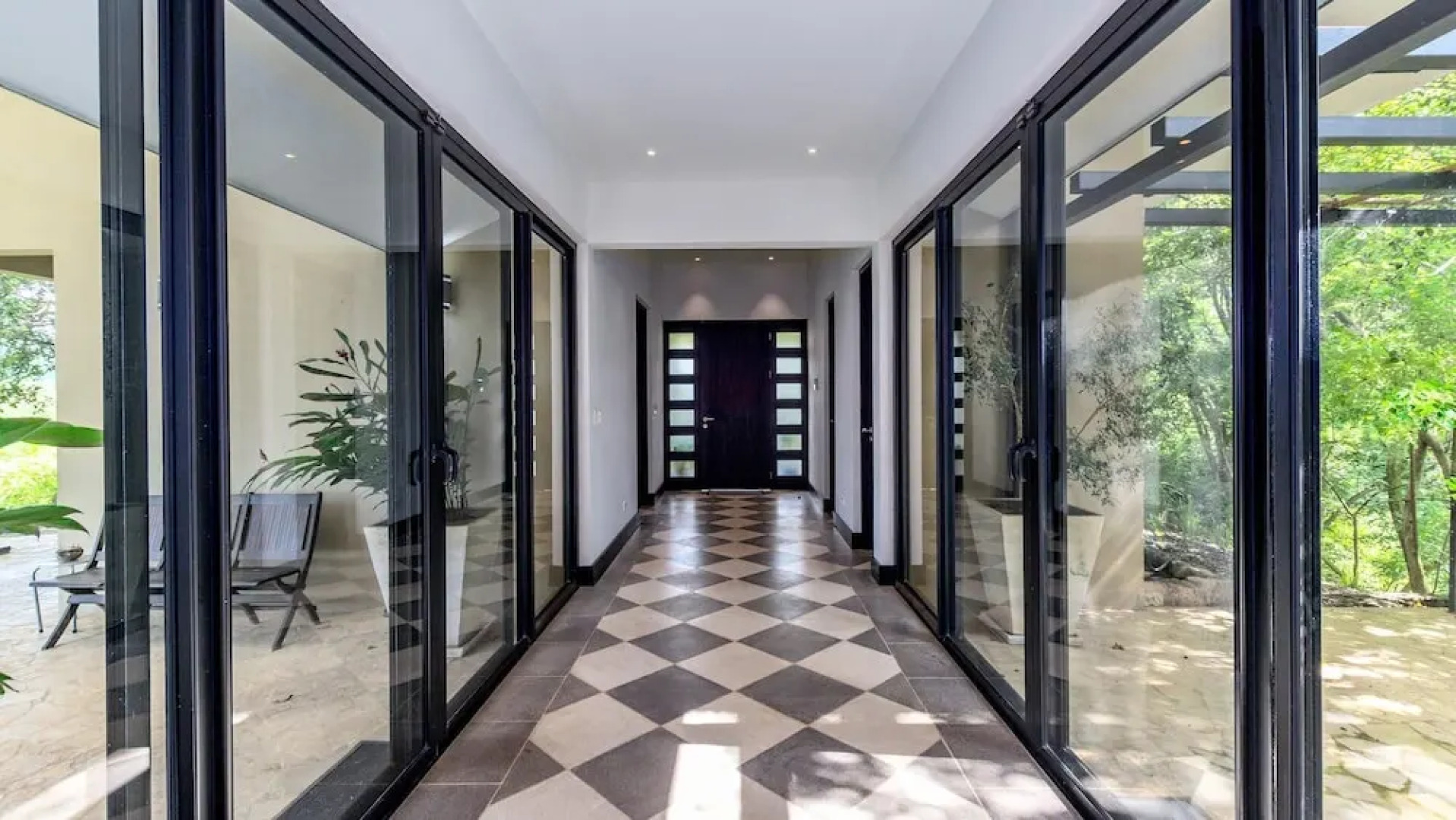 Nostalgic Retro Home on Luxurious Lot with a Private Infinity Pool and Ocean Views