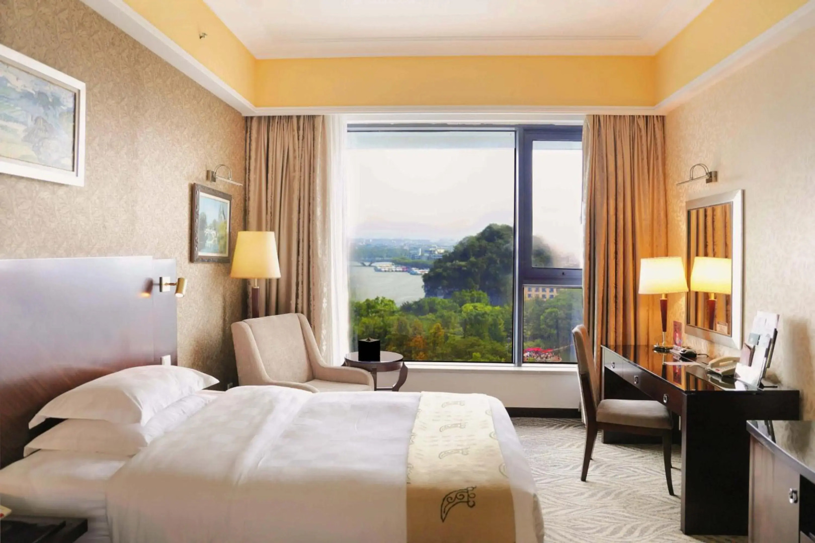 Guilin Lijiang Waterfall Hotel