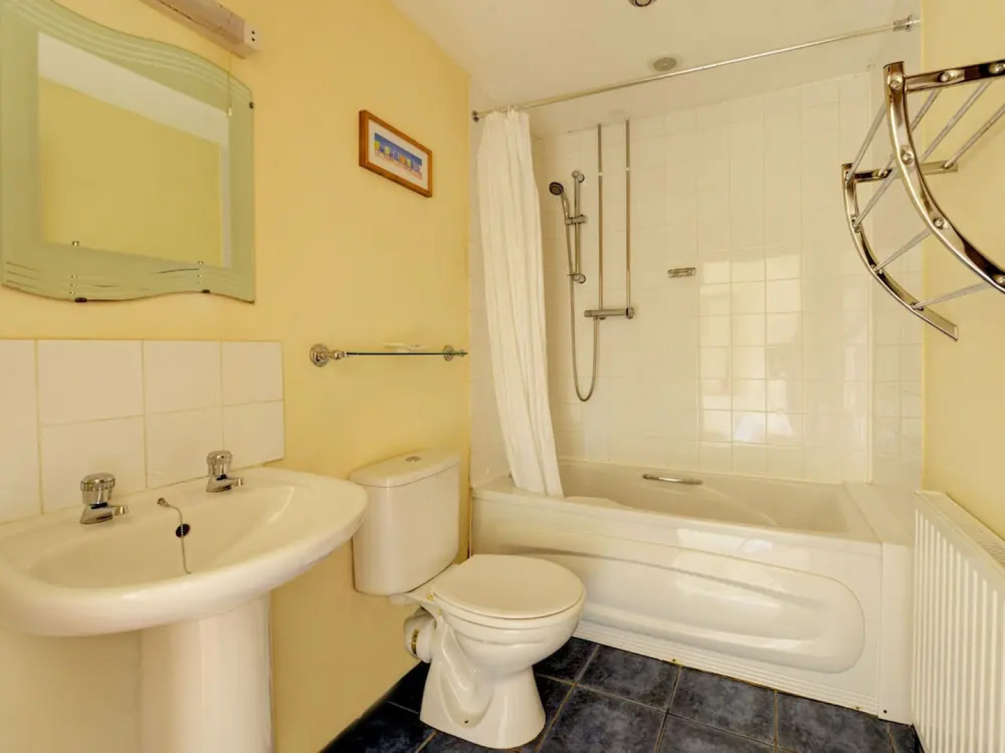 Holiday Home With French Doors to Sunny Terrace and Private Parking