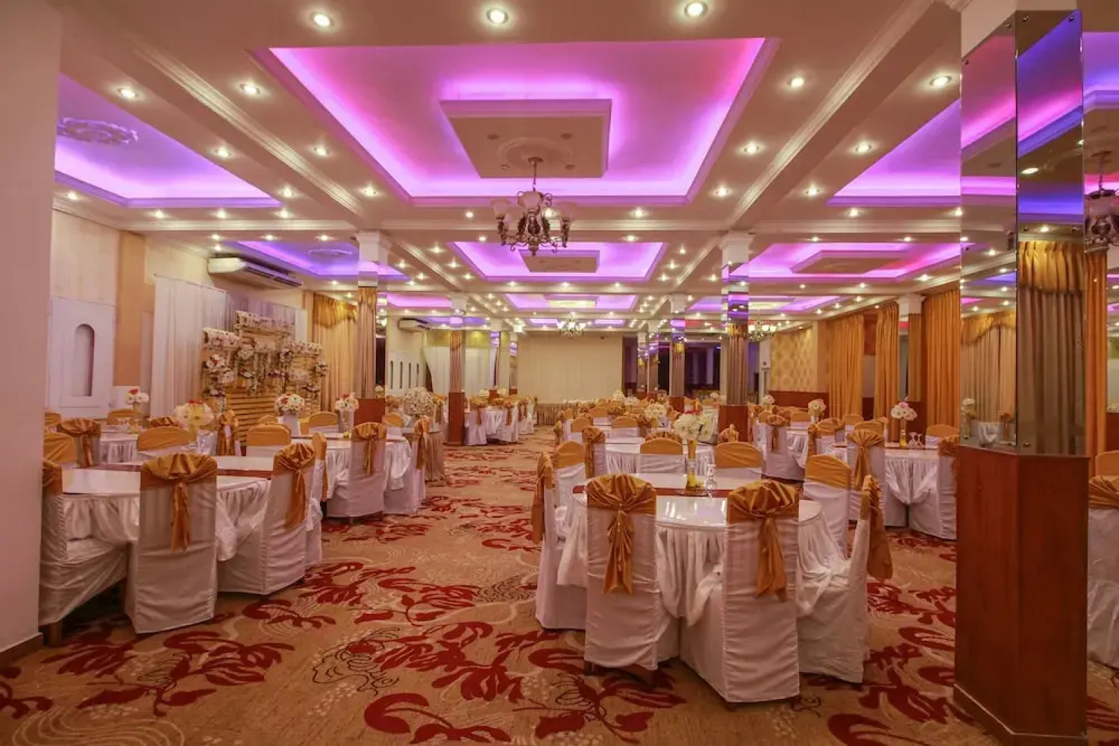 OYO 339 Chandiv Hotel