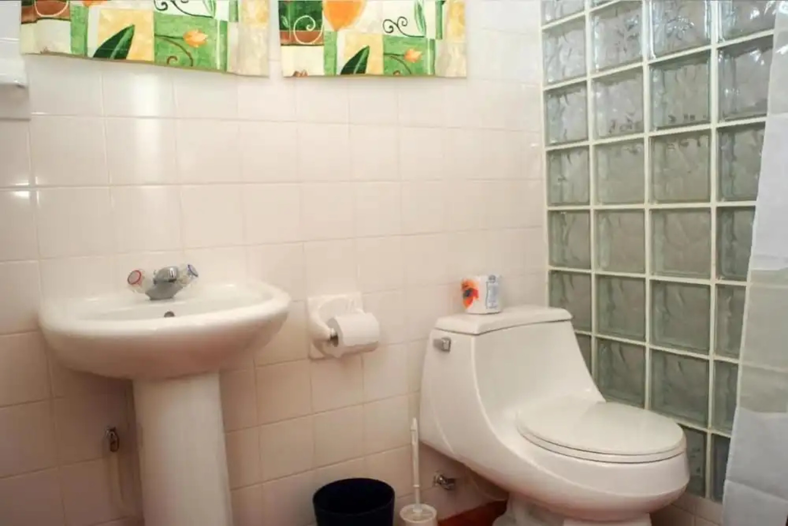 Two Bedroom Apartment With Pool Located Near the Beach and Kensington Oval