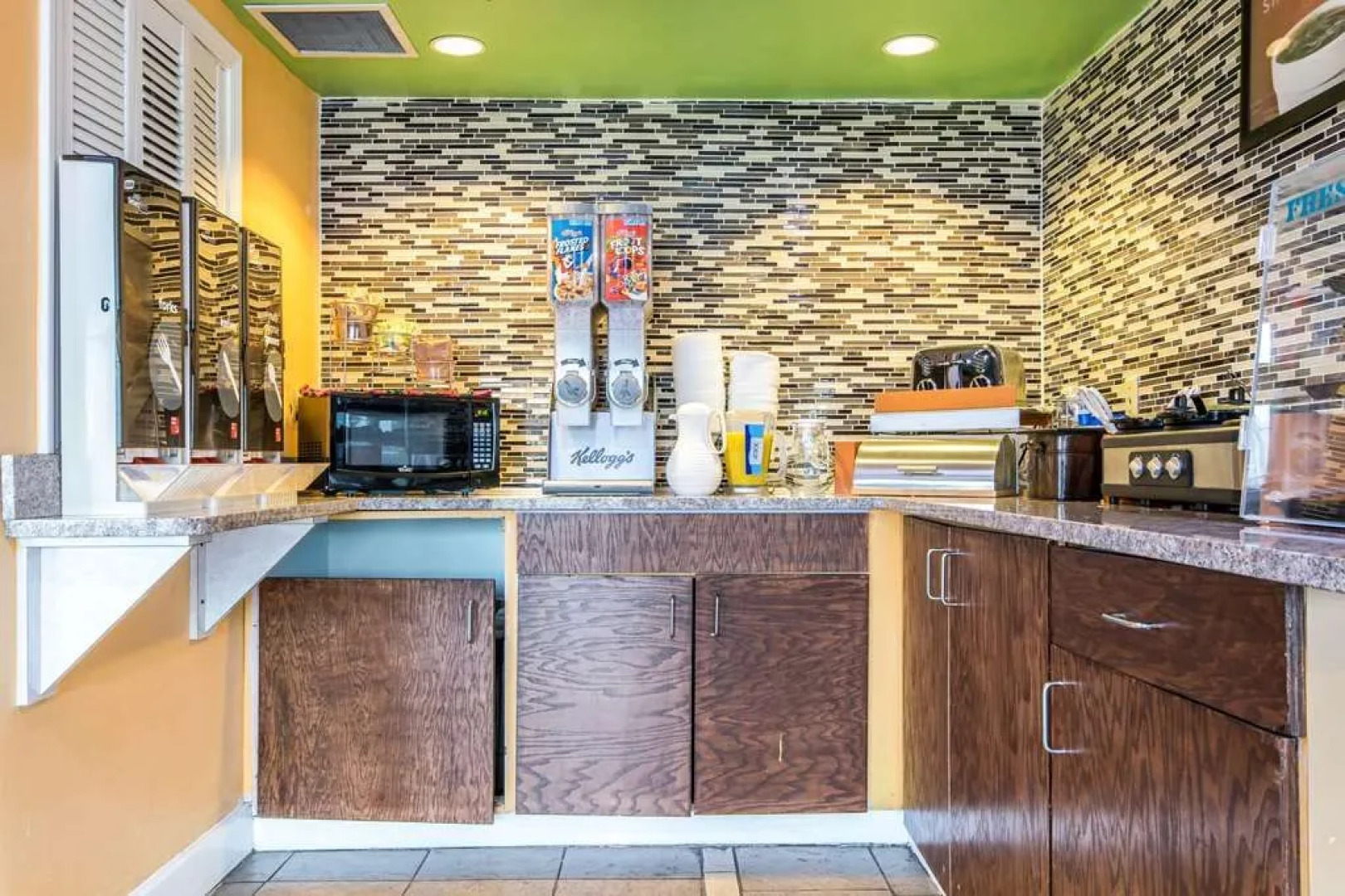 Econo Lodge Inn & Suites I-65