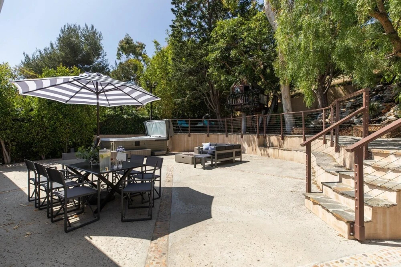 PCH 7 in Malibu With 3 Bedrooms and 2 Bathrooms