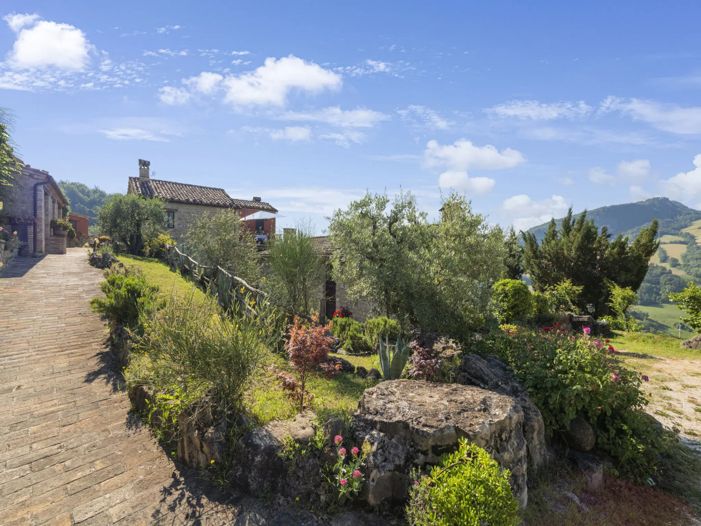 Beautiful studio in Monte San Martino surrounded by nature