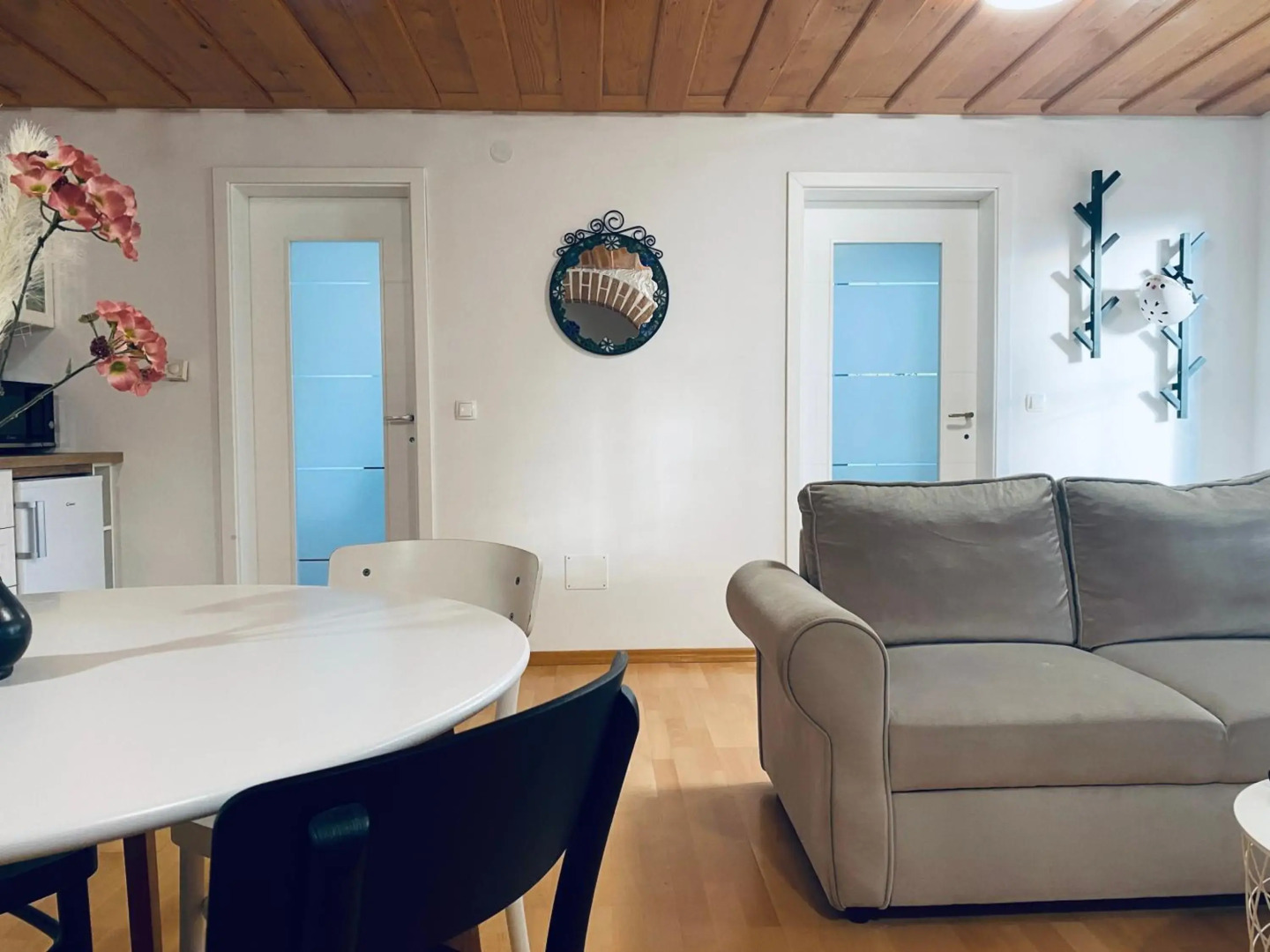 Garden Paradise Bled Apartments - garden, pond and castle view