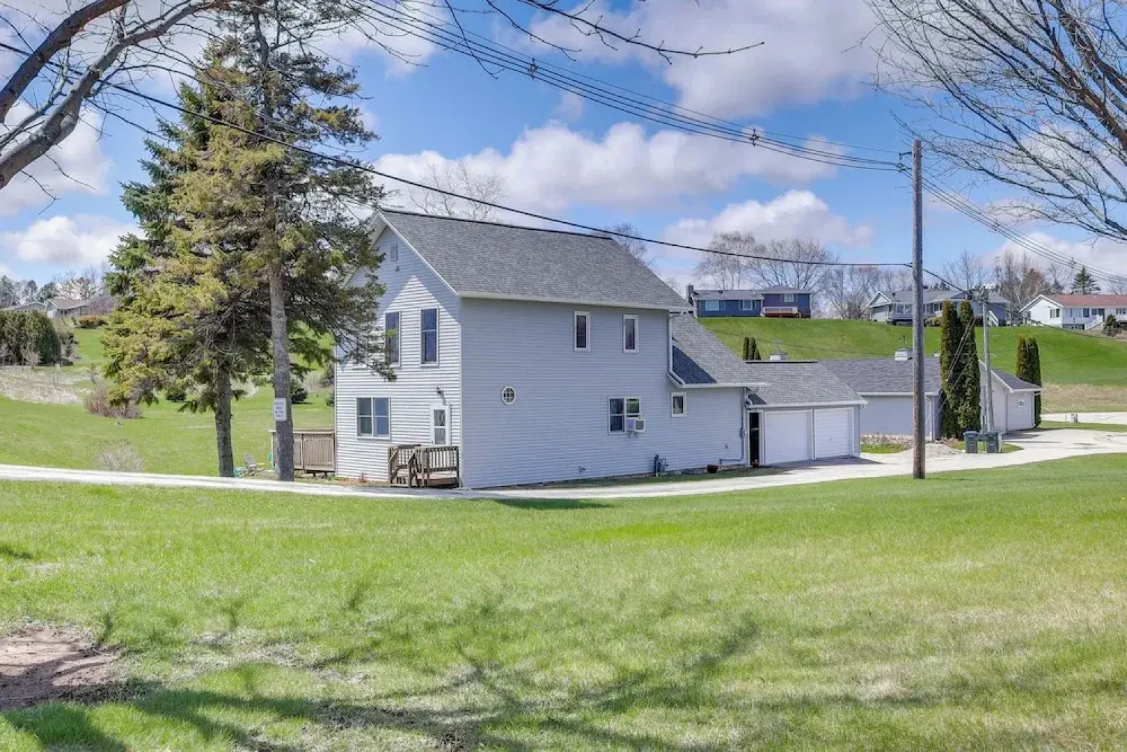 Algoma Retreat: Near Beach, Game Room, Yard