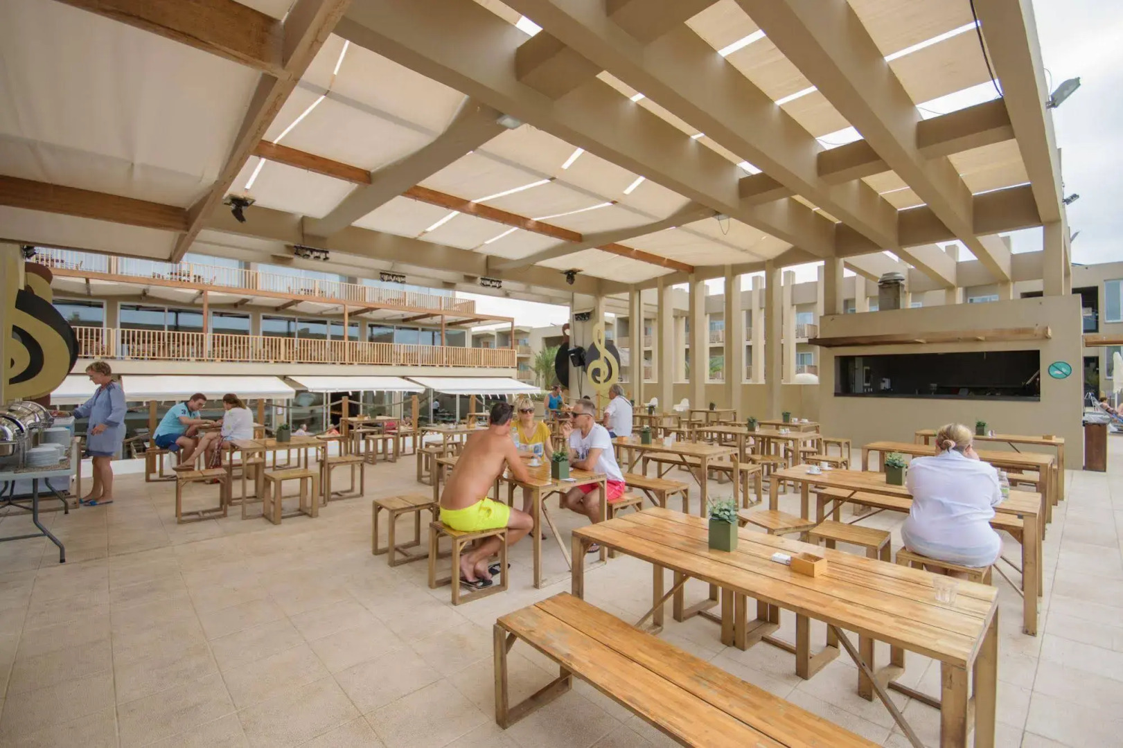 Hotel Oasis Salinas Sea