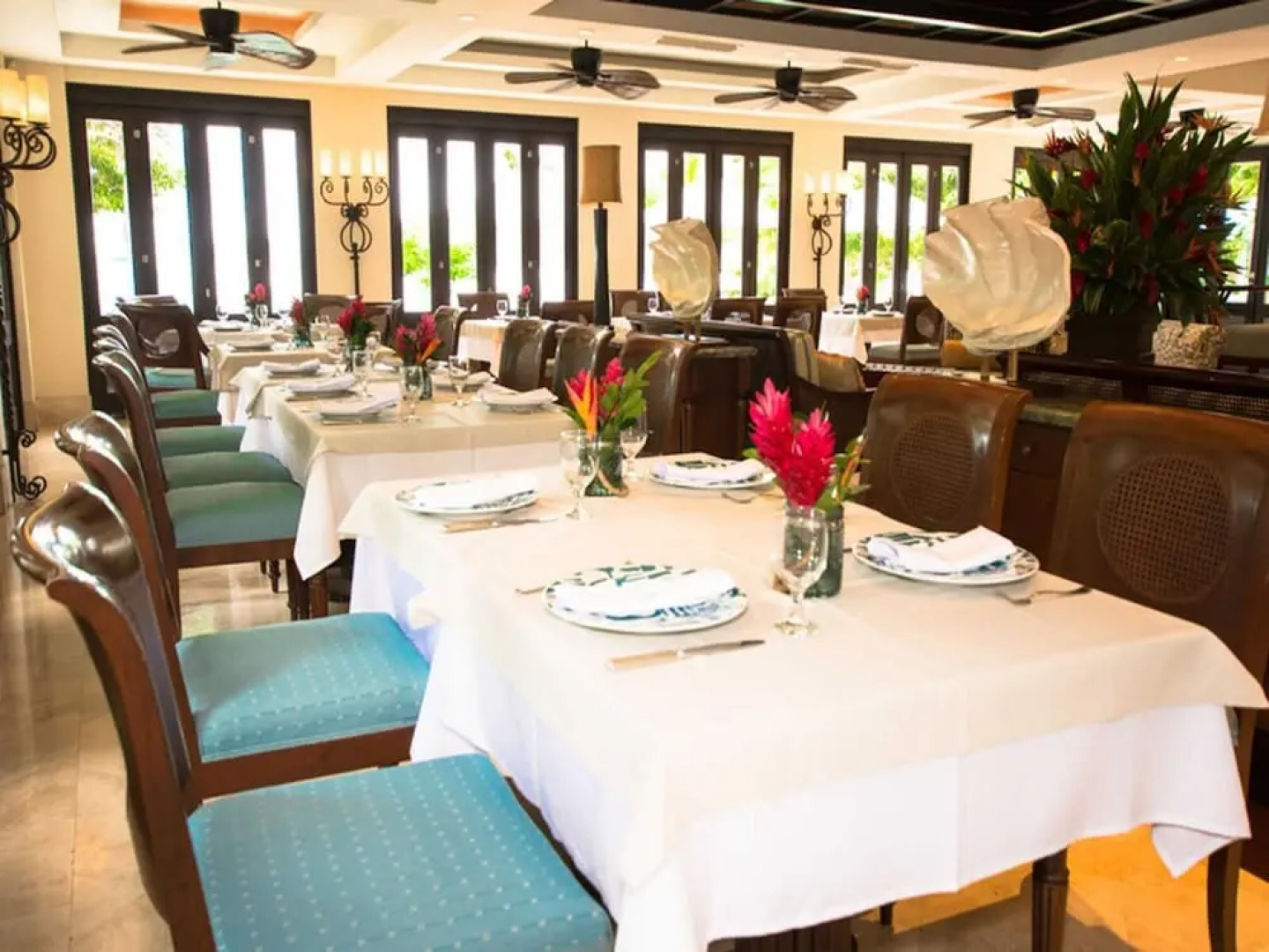 Elegant 2-BD Condo with Pool