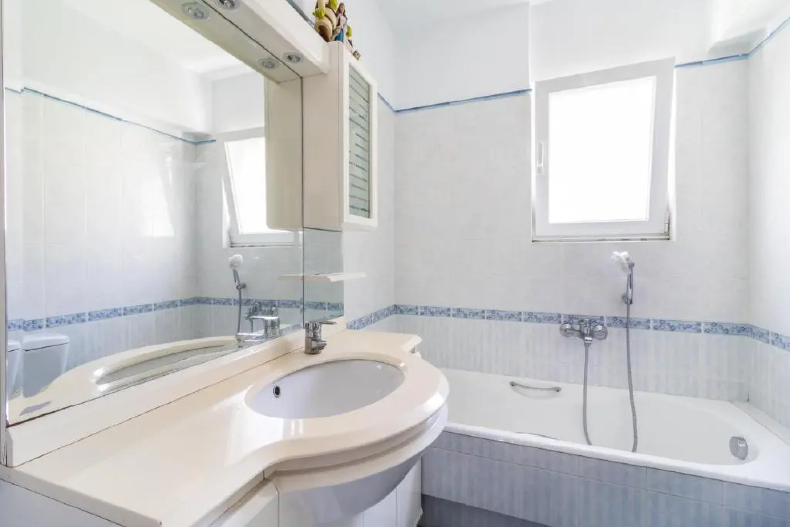 4 bdr Villa with Private Pool in Glyfada