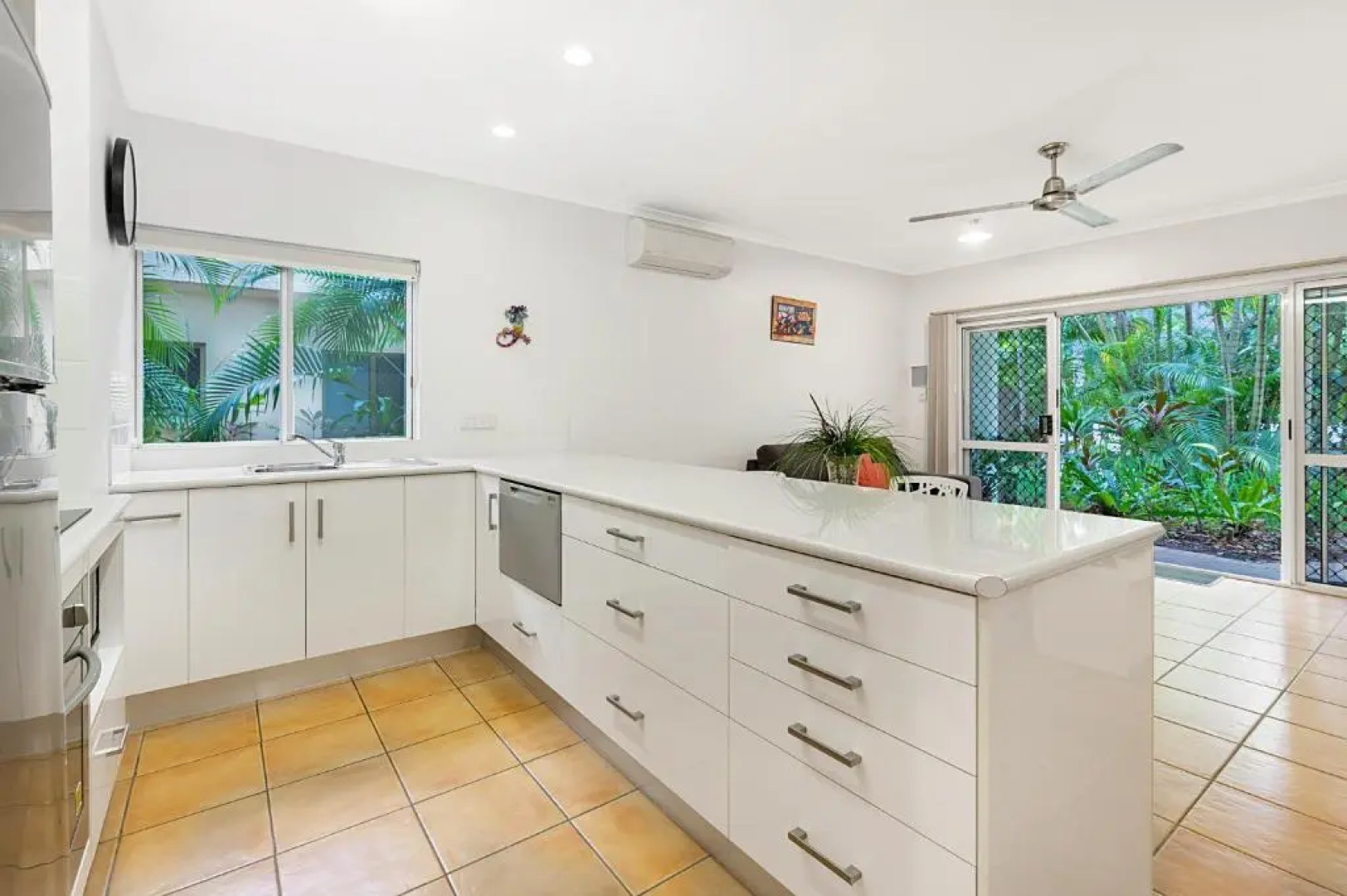 Port Douglas Outrigger Holiday Apartments