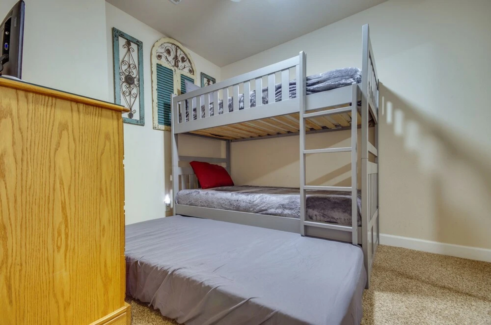 Lakefront Osage Beach Condo: Balcony & Pool Access