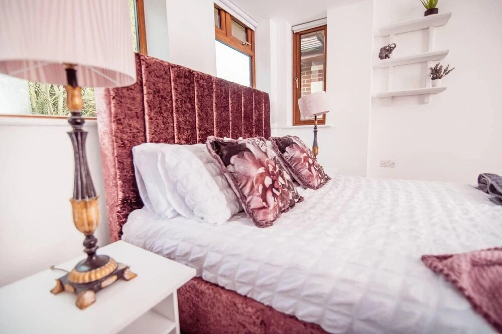 Threeways Retreat With Heated Swimming Pool