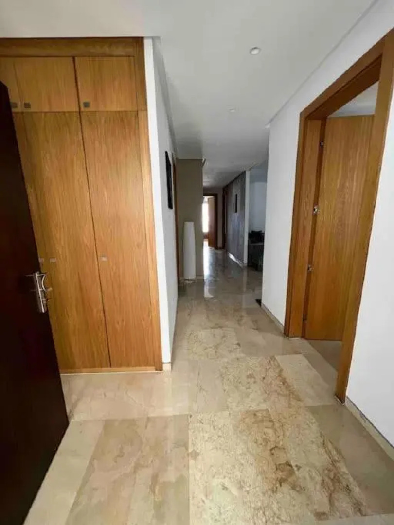 Beautiful 2beds apartment with swim pool in marina