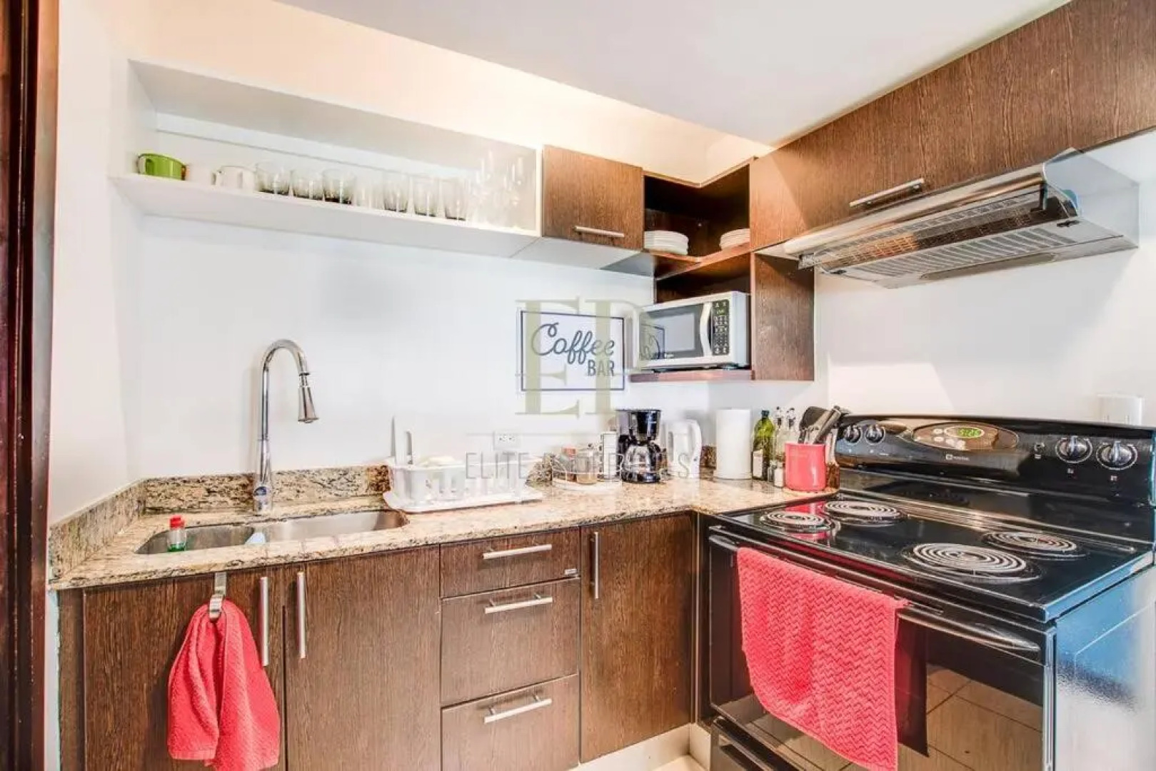 Modern PENTHOUSE w view, office space, pool, gym, tennis