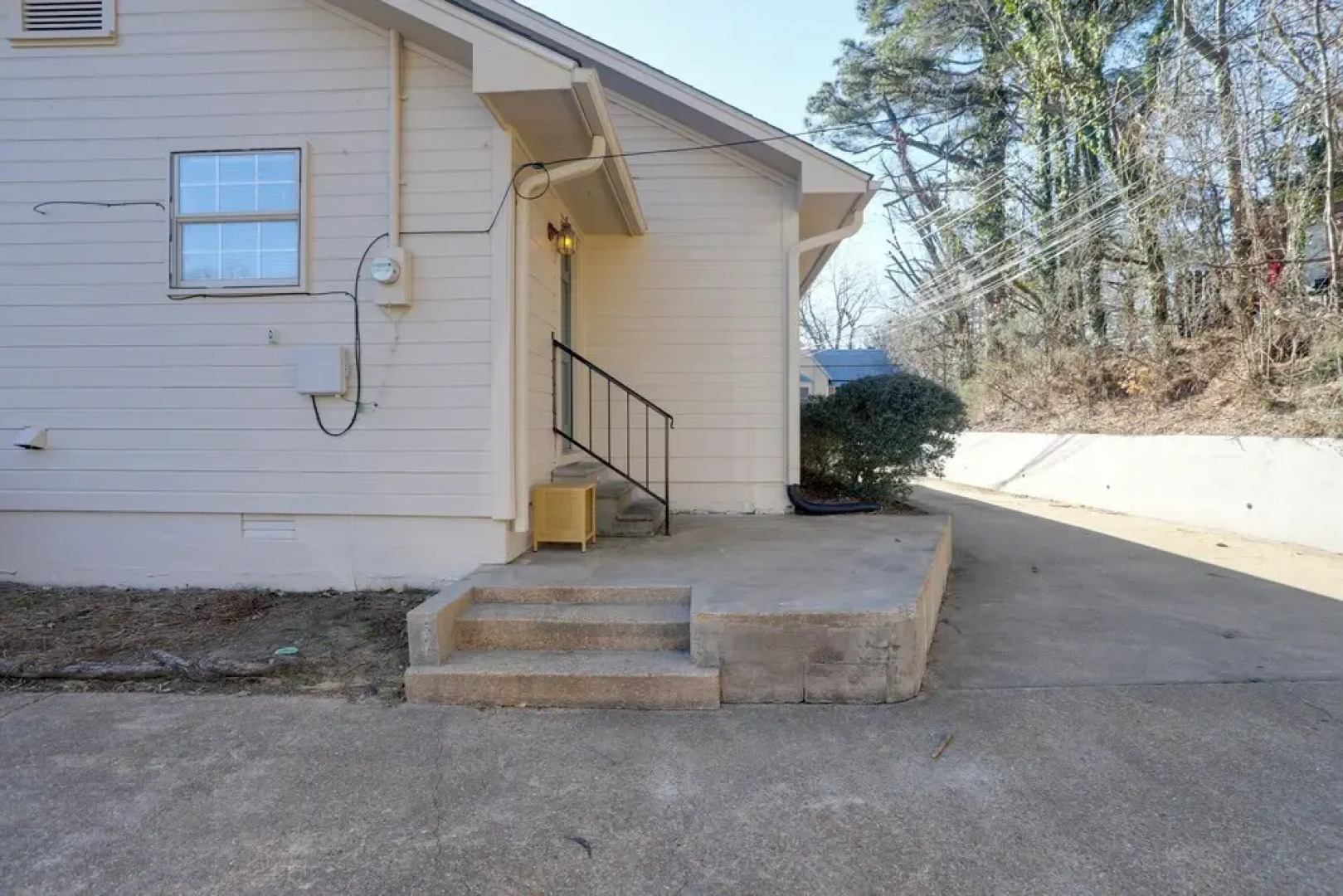 Walk to Oxford Square & Ole Miss: Central Home!