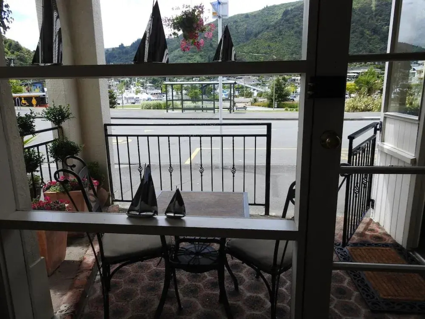 Art Deco Apartment 1