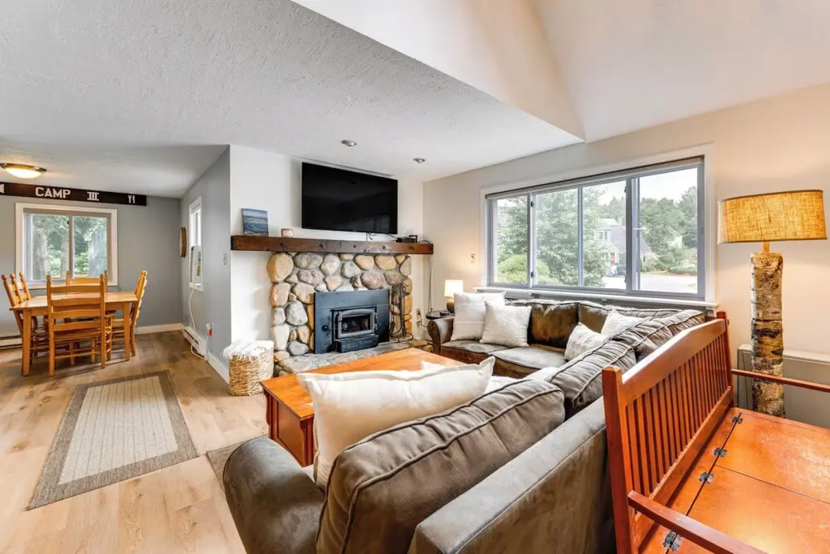 Condo w/ Deck & Grill < 5 Miles to Loon Mountain!