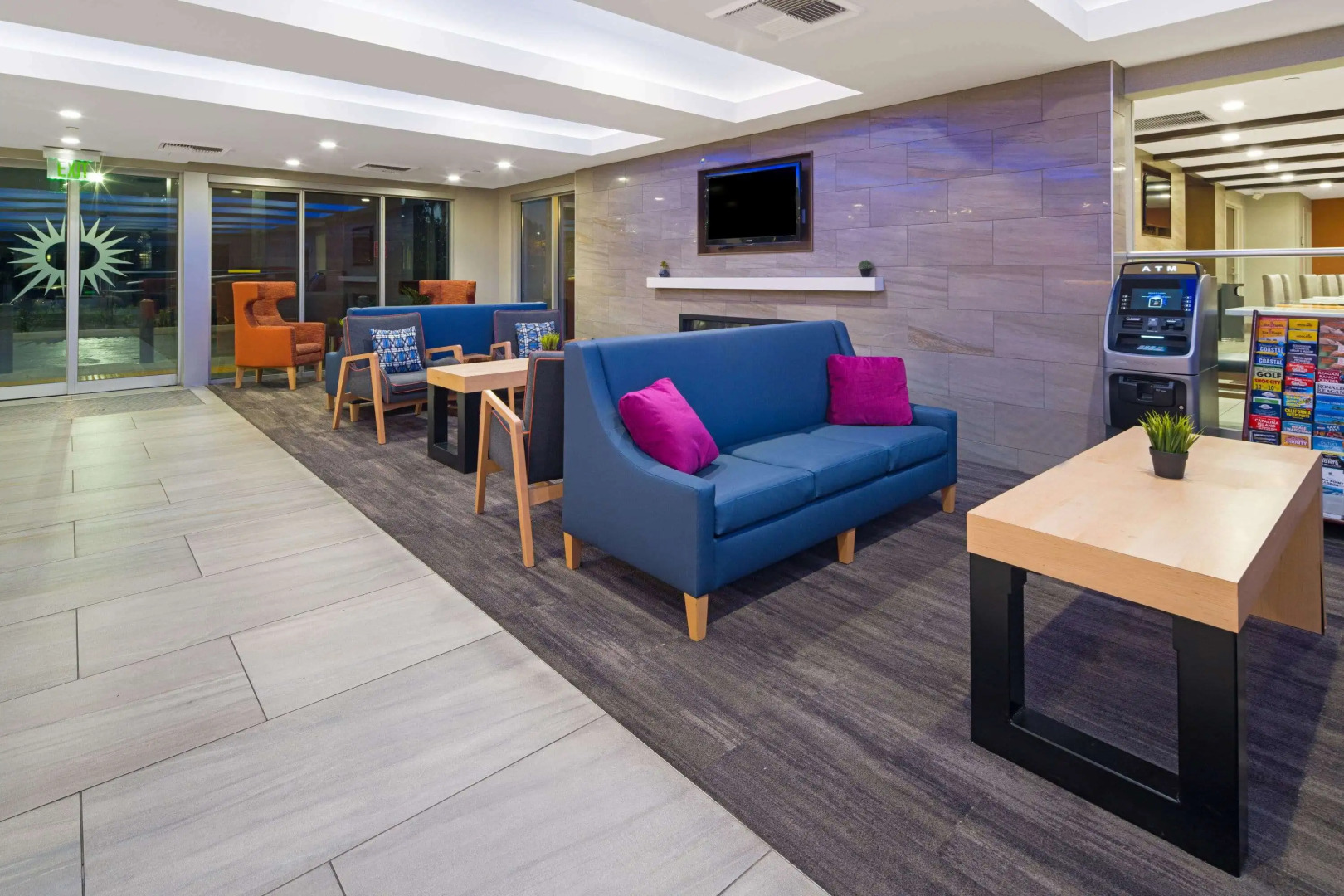La Quinta Inn & Suites by Wyndham Orange County Airport
