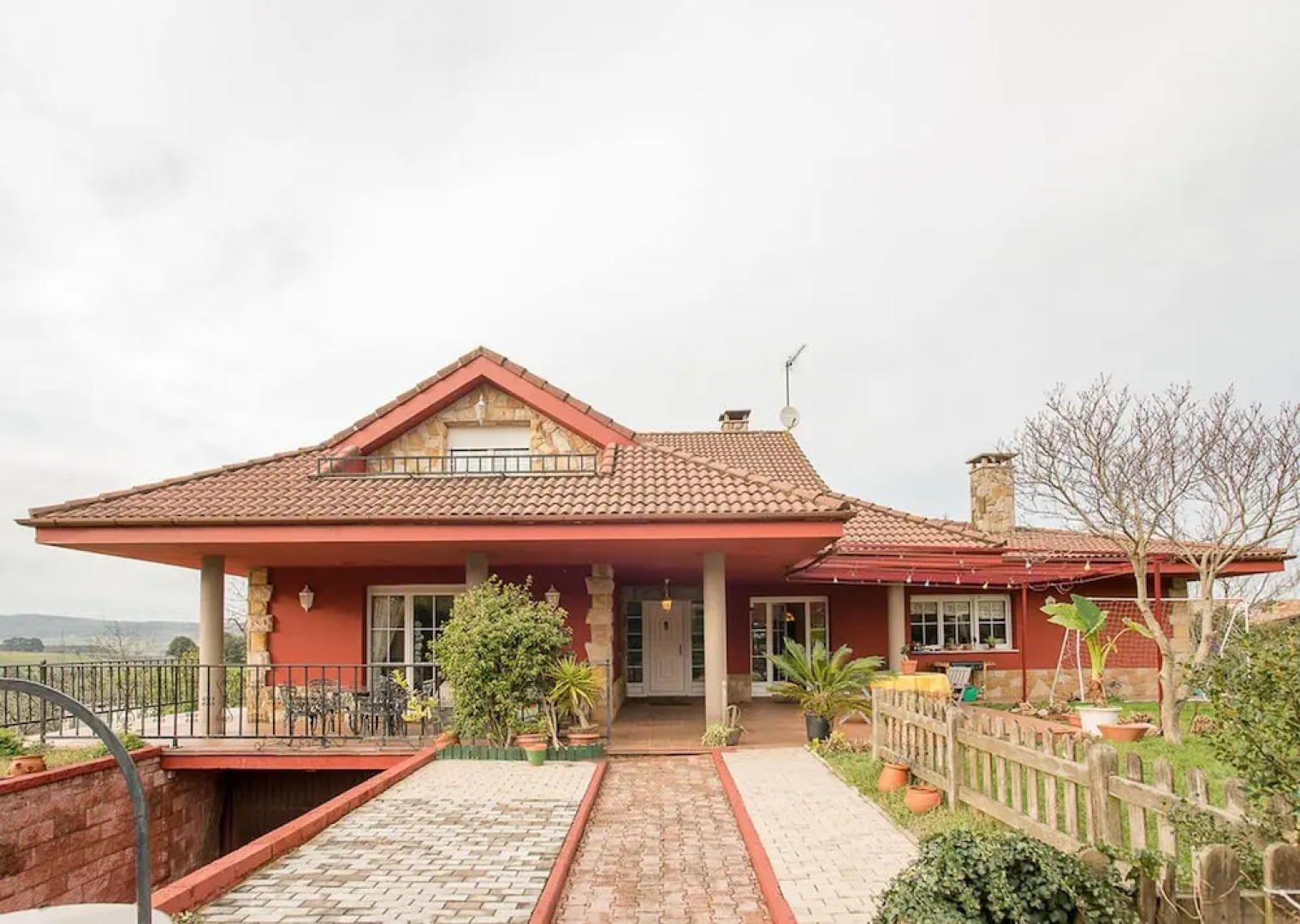 Villa With 5 Bedrooms in Gijón, With Wonderful Mountain View, Private Pool, Enclosed Garden Near the Beach