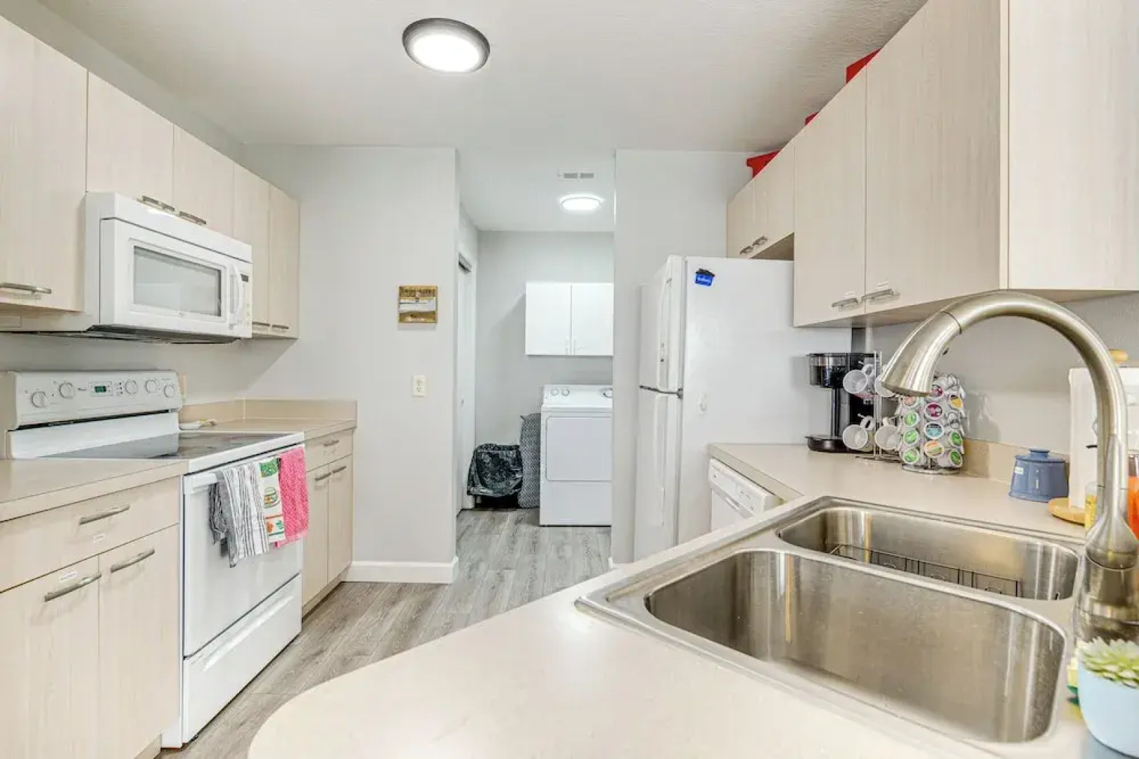 6 Mi to Lake Sumter Landing: Home w/ Perks!