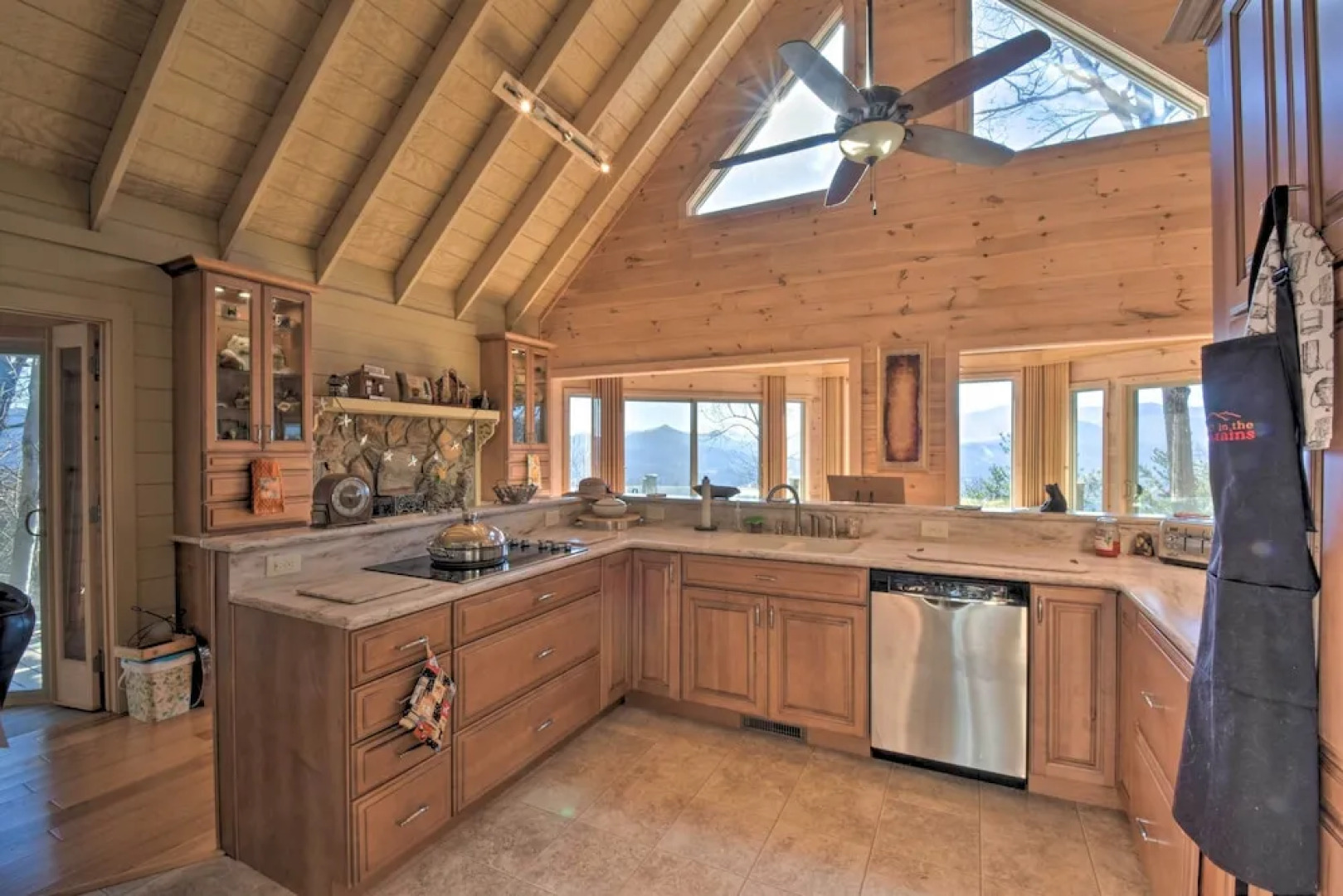 Stunning Mtn Getaway ~ 1 Mi to Lake Chatuge!