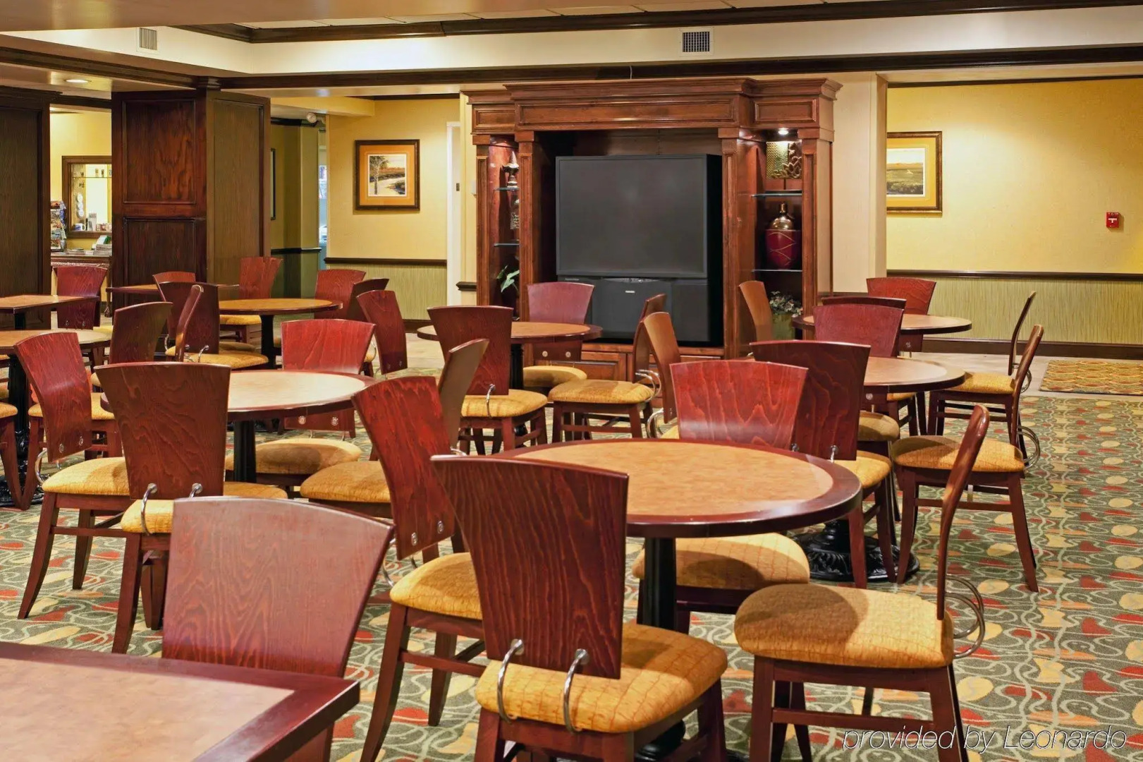 Holiday Inn Express & Suites Charleston - Northwoods by IHG