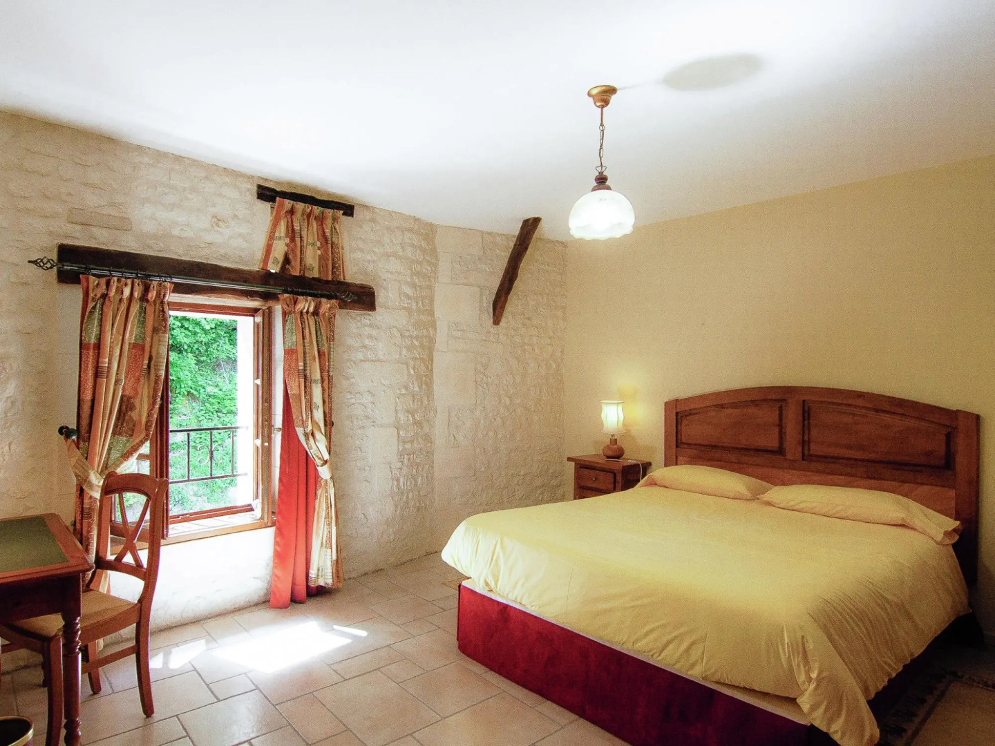 Luxorious Mansion in Saint-Preuil with Sauna