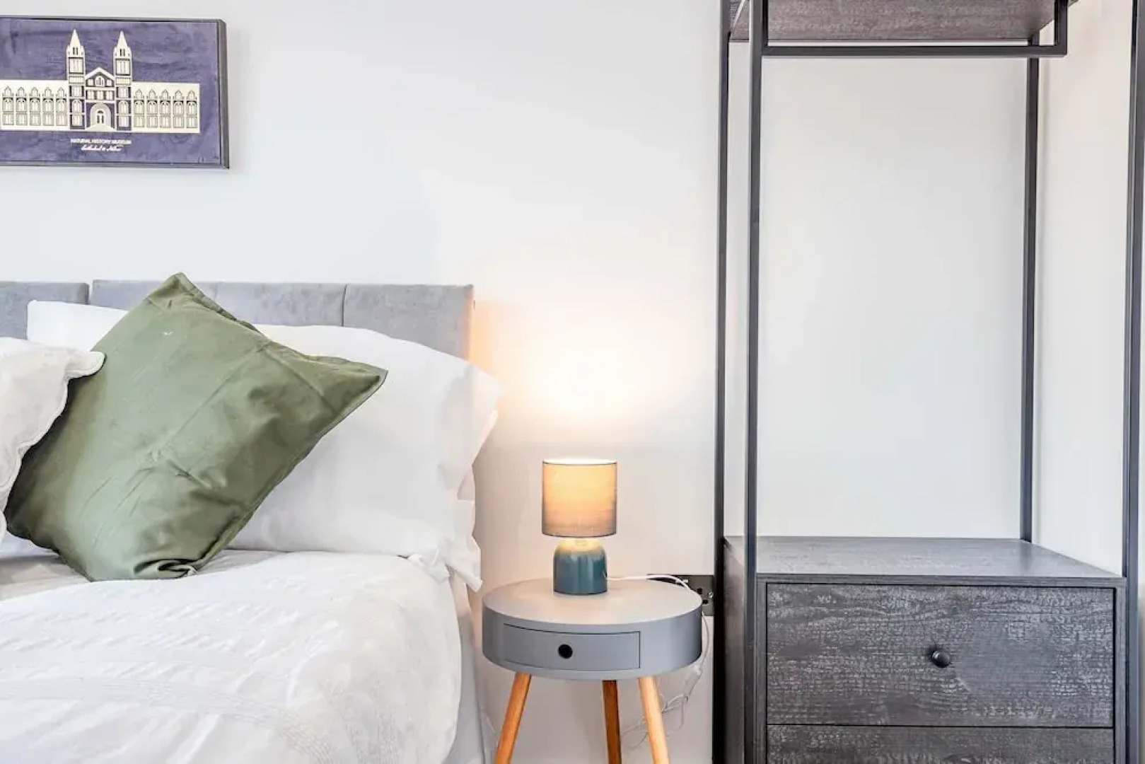 Host Stay Croydon Road Apartment